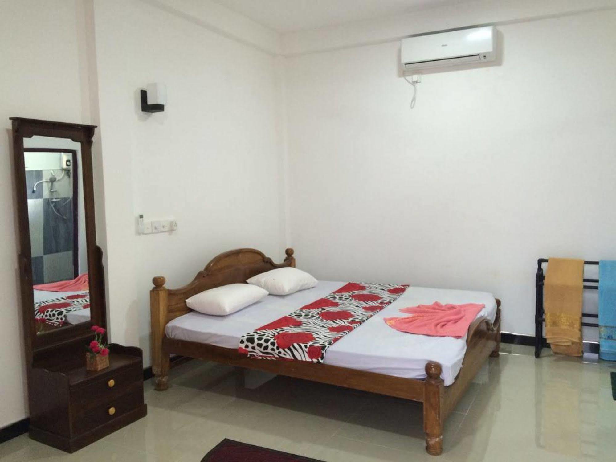 Hotel Sun Rest Mirissa Banduramulla Esterno foto