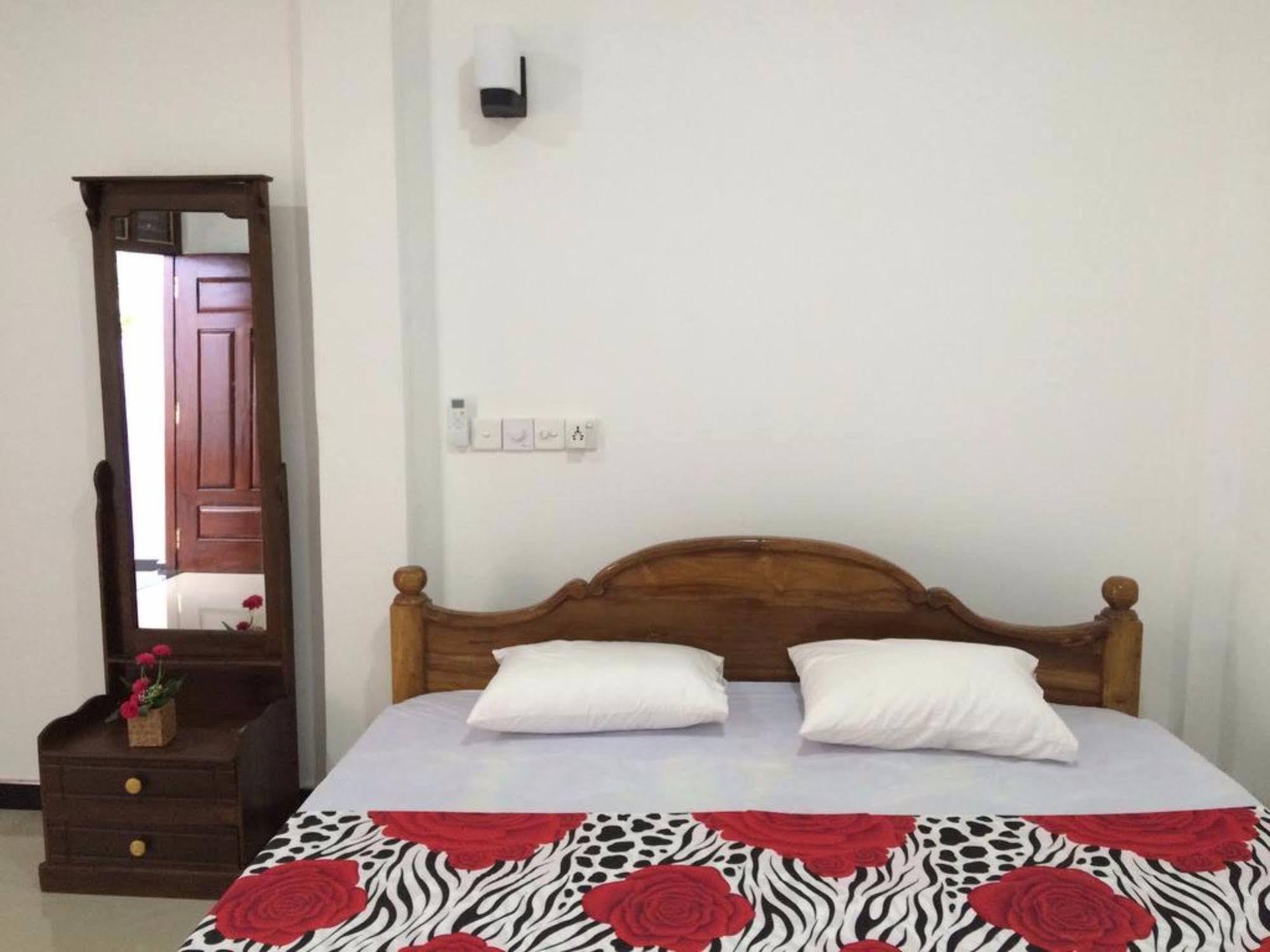 Hotel Sun Rest Mirissa Banduramulla Esterno foto